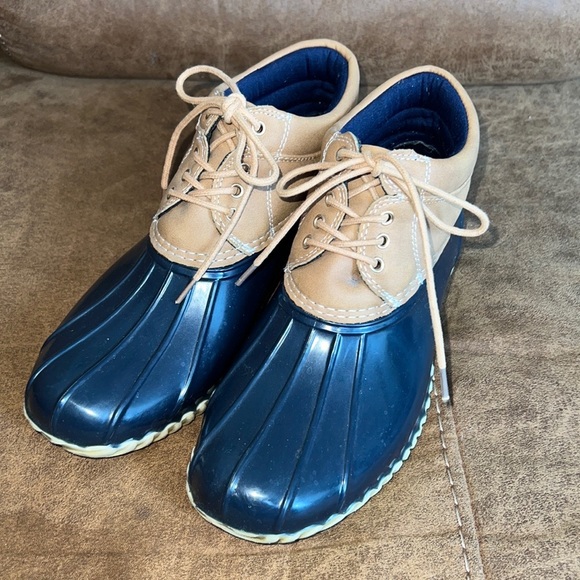 Tommy Hilfiger Duck Boots - Picture 1 of 5